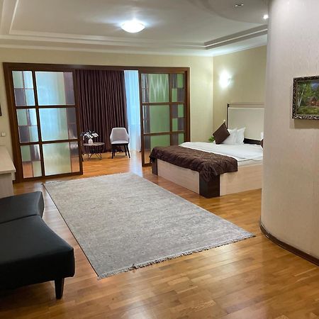 Apartment 5 Алма Ата Екстериор снимка