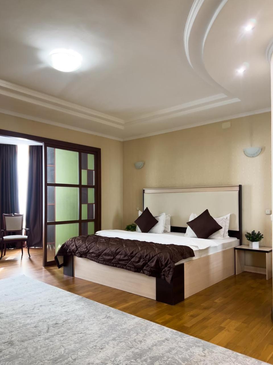 Apartment 5 Алма Ата Екстериор снимка