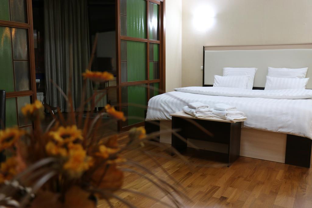 Apartment 5 Алма Ата Екстериор снимка